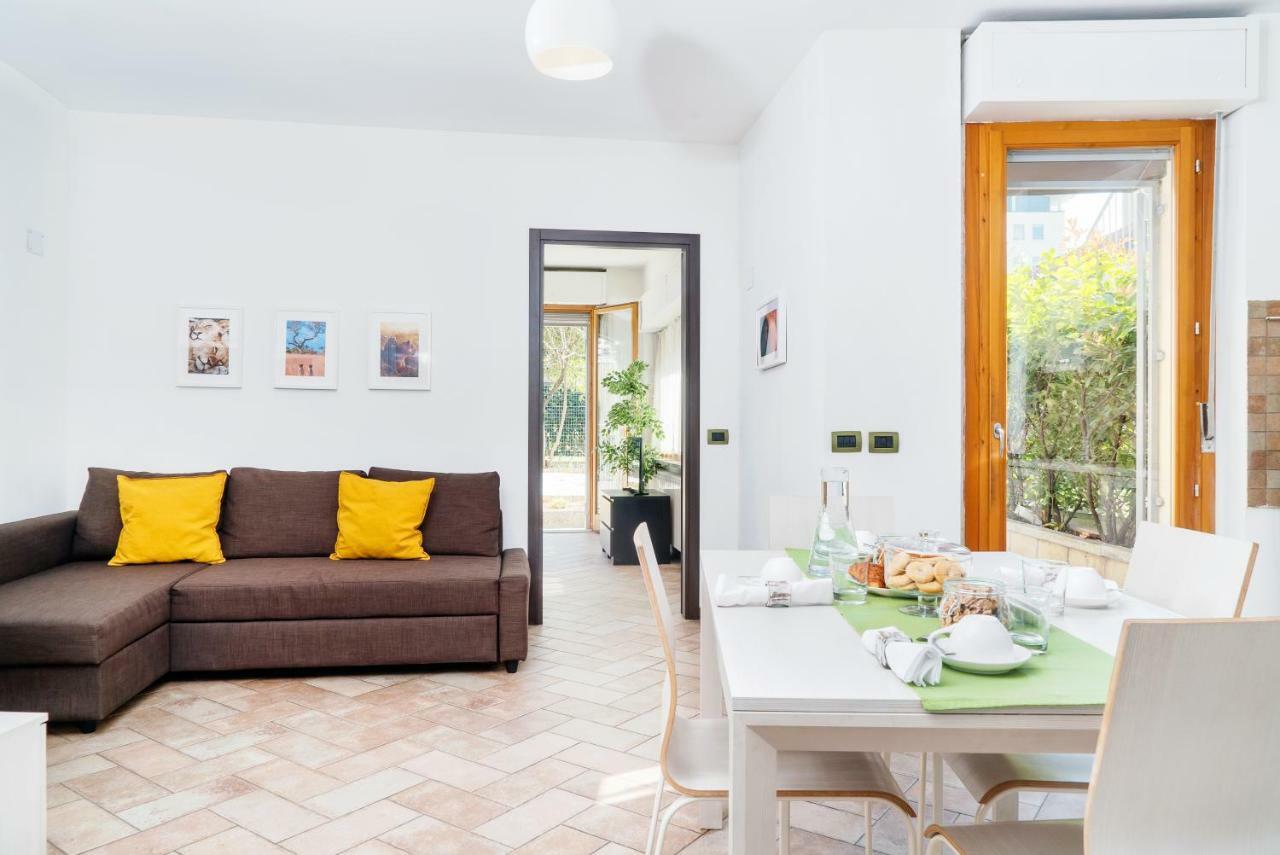 Four Bedroom Villa Near Metro Milano Exterior foto