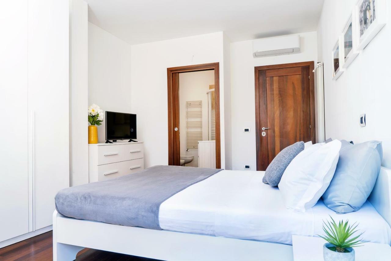 Four Bedroom Villa Near Metro Milano Exterior foto